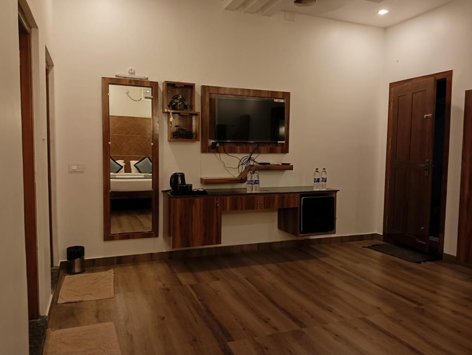Grb Resort Tiruchchendūr Cameră foto